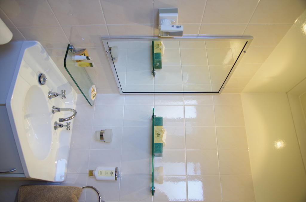 Stannum Lodge Motor Inn Станторп Стая снимка