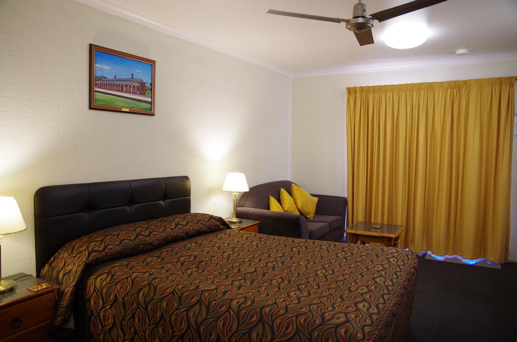Stannum Lodge Motor Inn Станторп Стая снимка