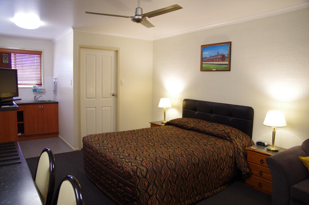Stannum Lodge Motor Inn Станторп Стая снимка