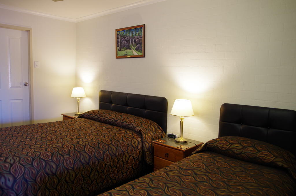 Stannum Lodge Motor Inn Станторп Стая снимка